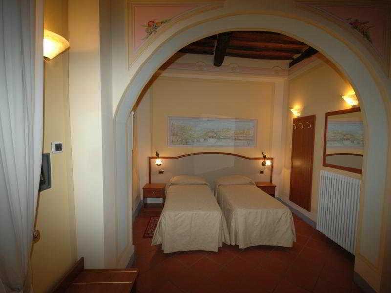Dimora Dei Guelfi Luxury Rooms 루카 외부 사진