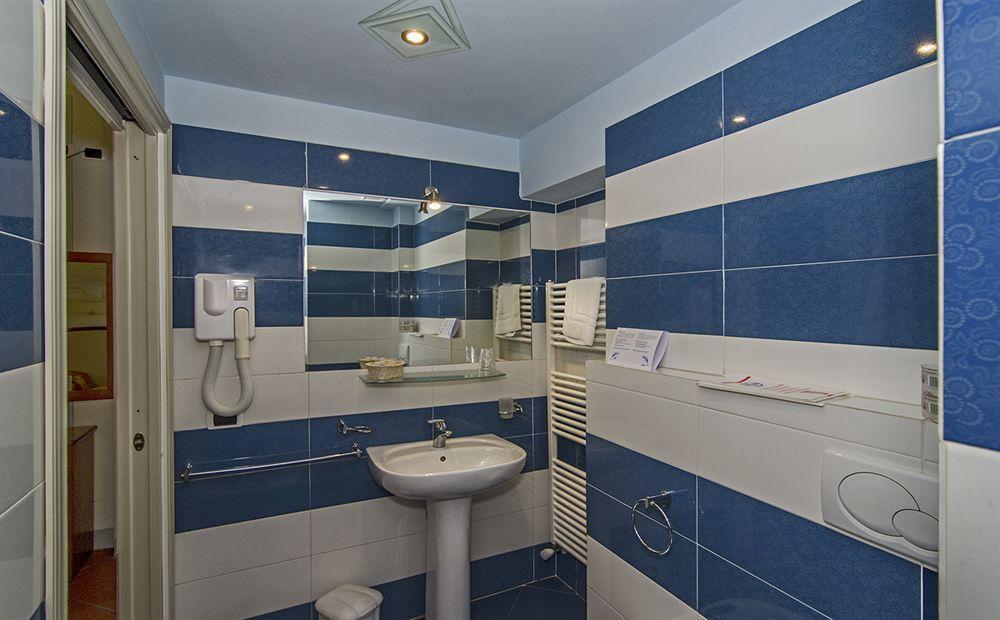 Dimora Dei Guelfi Luxury Rooms 루카 외부 사진