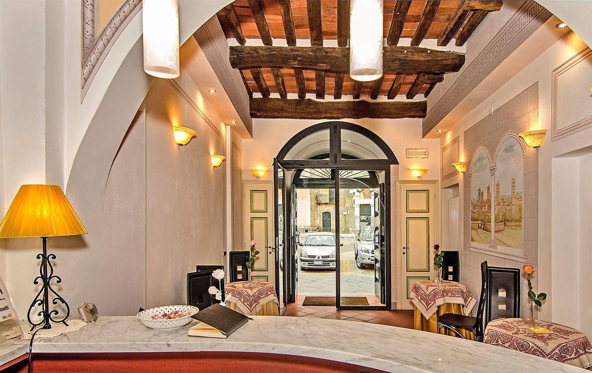 Dimora Dei Guelfi Luxury Rooms 루카 외부 사진