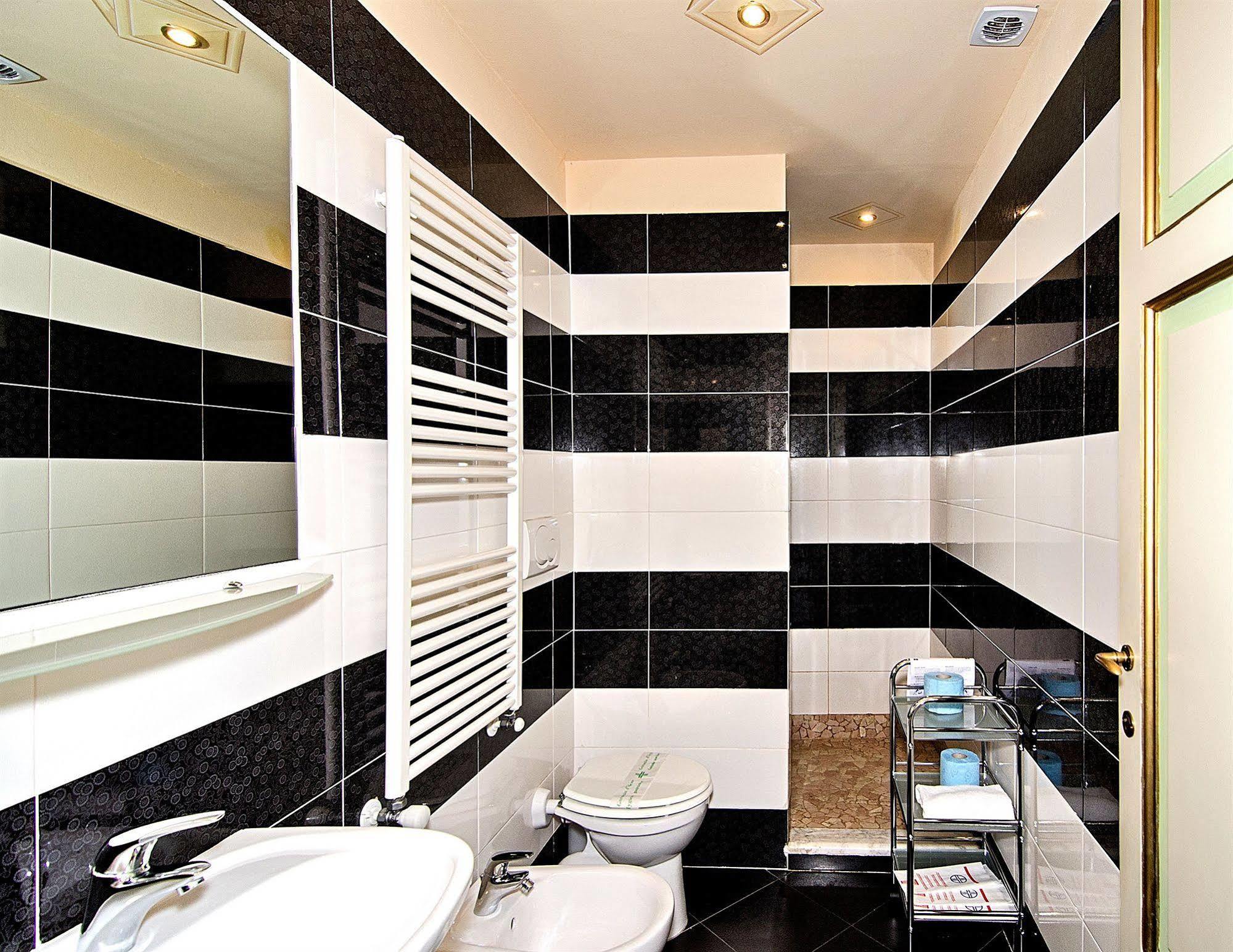 Dimora Dei Guelfi Luxury Rooms 루카 외부 사진