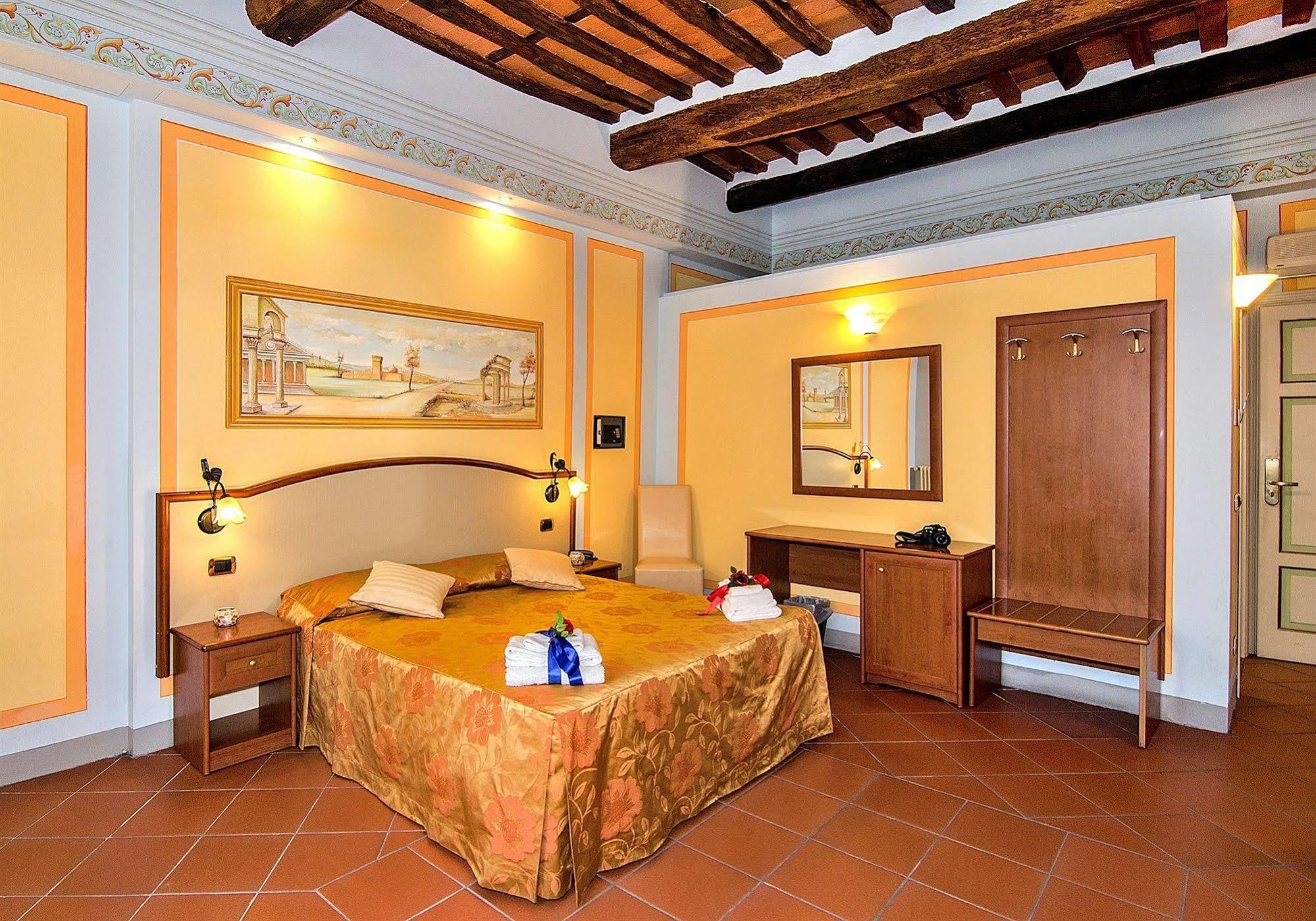 Dimora Dei Guelfi Luxury Rooms 루카 외부 사진