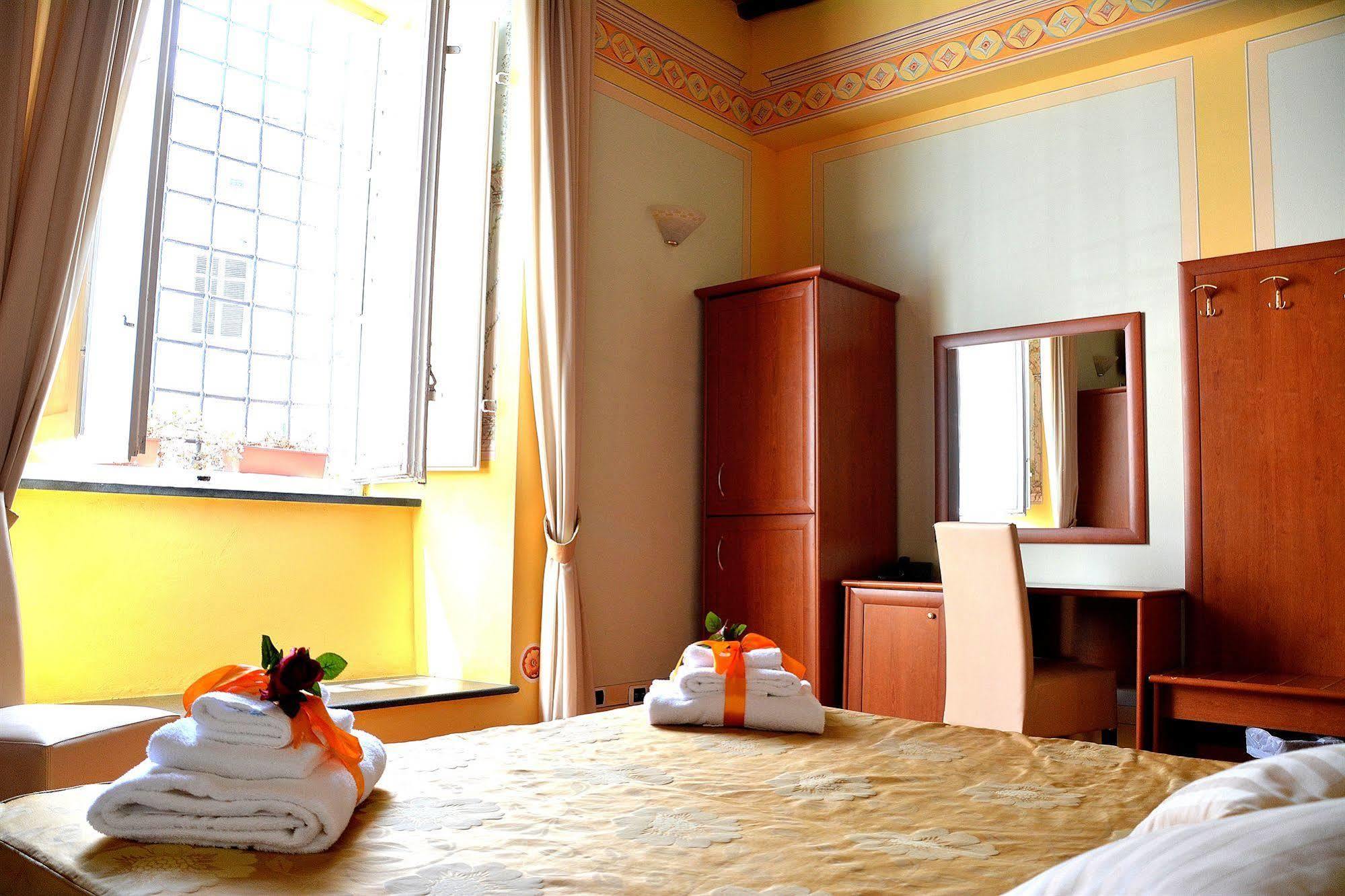 Dimora Dei Guelfi Luxury Rooms 루카 외부 사진