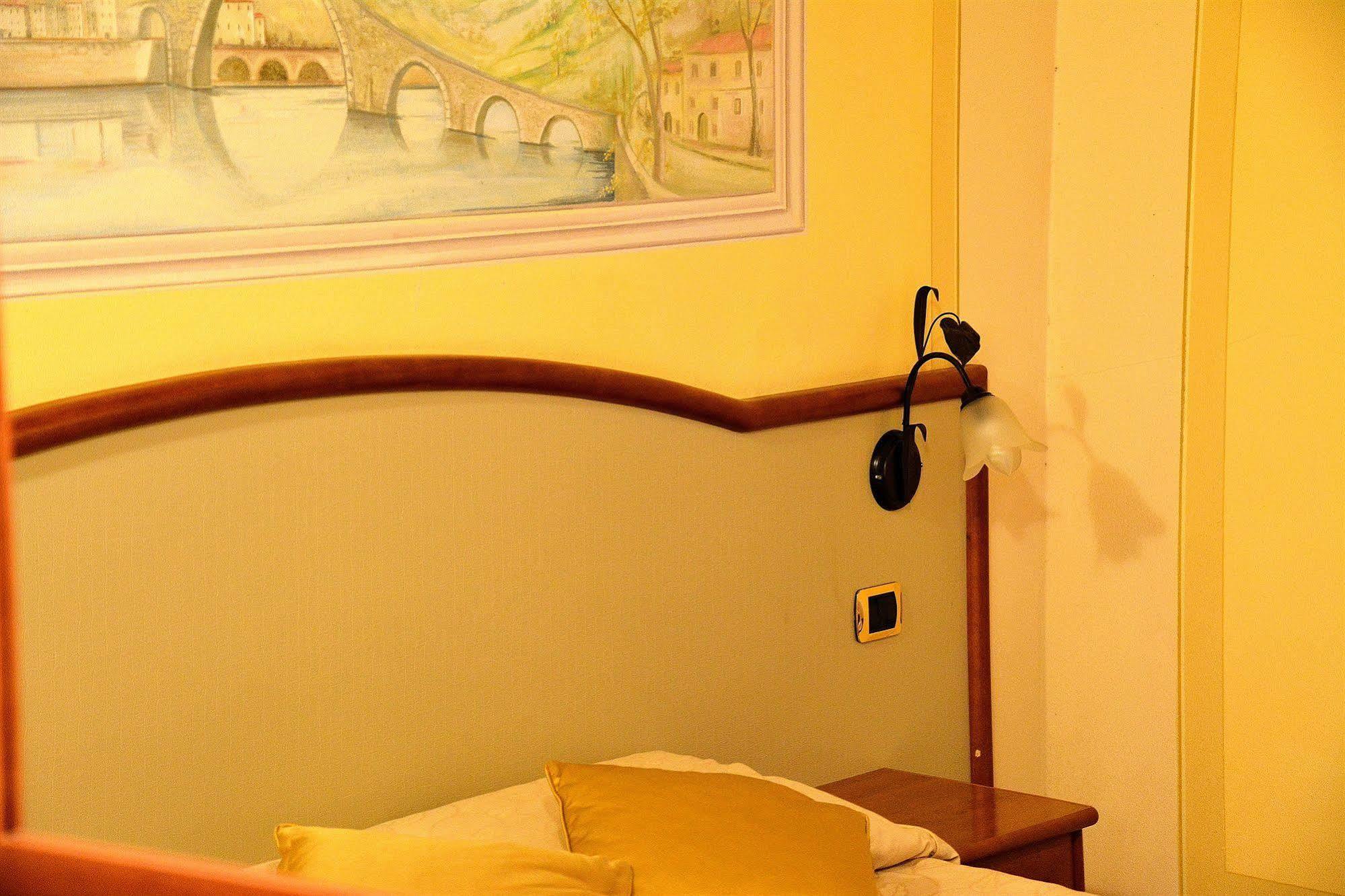 Dimora Dei Guelfi Luxury Rooms 루카 외부 사진