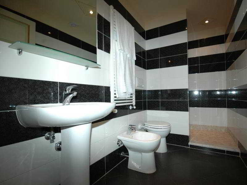 Dimora Dei Guelfi Luxury Rooms 루카 외부 사진