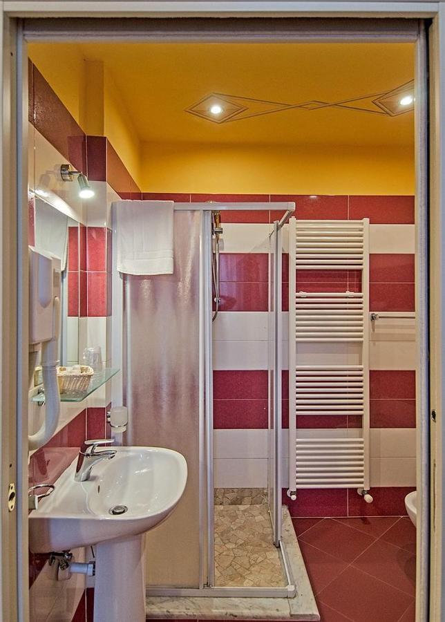 Dimora Dei Guelfi Luxury Rooms 루카 외부 사진